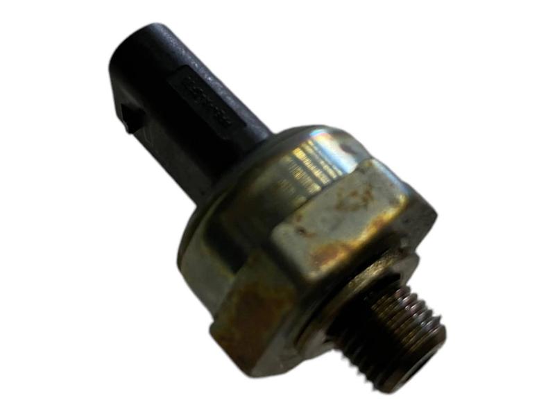 12618647488 Sensor presión aceite BMW 1 Series F20, 1 Series F20 LCI, 1 Series F21, 1 Series F21 LCI, 1 Series F40, 1 Series F52 Saloon, 2 Series F22, 2 Series F22 LCI, 2 Series F23, 2 Series F23 LCI, 2 Series F45 Active Tourer LCI, 2 Series F46 Gran Tourer LCI, 3 Series F30, 3 Series F30 LCI, 3 Series F31, 3 Series F31 LCI, 3 Series F34 GT LCI, 3 Series F35, 3 Series F35 LCI, 3 Series G20 Saloon, 3 Series G20 Saloon LCI, 3 Series G21 Touring, 3 Series G21 Touring LCI, 3 Series G28 Saloon, 3 Series G28 Saloon LCI, 3 Series G80 M3, 4 Series F32, 4 Series F32 LCI, 4 Series F33, 4 Series F33 LCI, 4 Series F36 Gran Coupé LCI, 5 Series F10, 5 Series F10 LCI, 5 Series F11, 5 Series F11 LCI, 5 Series F90 M5, 5 Series F90 M5 LCI, 5 Series G30, 5 Series G30 LCI, 5 Series G31 Touring, 5 Series G31 Touring LCI, 5 Series G38, 5 Series G38 LCI, 6 Series G32 GT, 6 Series G32 GT LCI, 7 Series G11, 7 Series G11 LCI, 7 Series G12, 7 Series G12 LCI, 8 Series F91 M8 Convertible, 8 Series F92 M8 Coupé, 8 Series G14 Convertible, 8 Series G15 Coupé, 8 Series G16 Gran Coupé, i8 I12 LCI, i8 I15, MINI Cabrio F57, MINI Clubman F54 LCI, MINI Countryman F60, MINI F55, MINI F56, X1 F48 LCI, X2 F39, X3 F25, X3 G01, X3 G08, X3 M F97, X4 F26, X4 G02, X4 M F98, X5 F15, X5 G05, X6 G06, X7 G07, Z4 G29