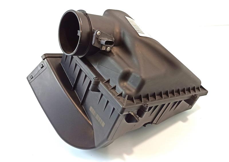 13717643301 Caja filtro de aire BMW 5 Series G30, 5 Series G30 LCI, 5 Series G31 Touring, 5 Series G31 Touring LCI, 5 Series G38, 5 Series G38 LCI, 6 Series G32 GT, 6 Series G32 GT LCI, 7 Series G11, 7 Series G11 LCI, 7 Series G12, 7 Series G12 LCI, 8 Series G14 Convertible, 8 Series G15 Coupé, 8 Series G16 Gran Coupé, X3 G01, X4 G02, X5 G05, X6 G06, X7 G07