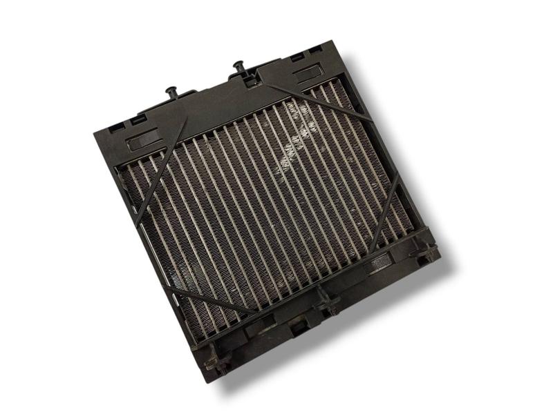 17217572542 Radiador aceite motor BMW 5 Series F07 GT LCI, 5 Series F10, 5 Series F10 LCI, 5 Series F11, 5 Series F11 LCI, 6 Series F06 Gran Coupé LCI, 6 Series F12, 6 Series F12 LCI, 6 Series F13, 6 Series F13 LCI, 7 Series F01, 7 Series F01 LCI, 7 Series F02, 7 Series F02 LCI, 7 Series F04 Hybrid