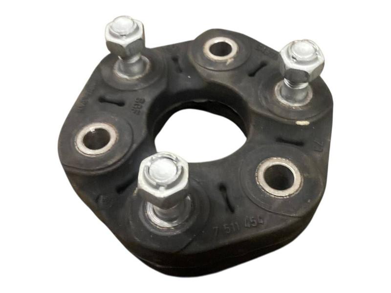 26117511454 Acoplamiento árbol transmisión trasero BMW 1 Series E81, 1 Series E82, 1 Series E87, 1 Series E87 LCI, 1 Series E88, 1 Series F20, 1 Series F20 LCI, 1 Series F21, 1 Series F21 LCI, 2 Series F22, 2 Series F22 LCI, 2 Series F23, 2 Series F23 LCI, 3 Series E46, 3 Series E90, 3 Series E90 LCI, 3 Series E91, 3 Series E91 LCI, 3 Series E92, 3 Series E92 LCI, 3 Series E93, 3 Series E93 LCI, 3 Series F30, 3 Series F30 LCI, 3 Series F31, 3 Series F31 LCI, 3 Series F34 GT LCI, 4 Series F32, 4 Series F32 LCI, 4 Series F33, 4 Series F33 LCI, 4 Series F36 Gran Coupé LCI, 5 Series E39, 5 Series F07 GT LCI, 5 Series F10, 5 Series F10 LCI, 5 Series F11, 5 Series F11 LCI, 7 Series E38, X1 E84, X3 F25, X4 F26, X5 E53, X5 E70 LCI, X5 F15, X6 F16, Z3 E36, Z4 E85, Z4 E86, Z4 E89