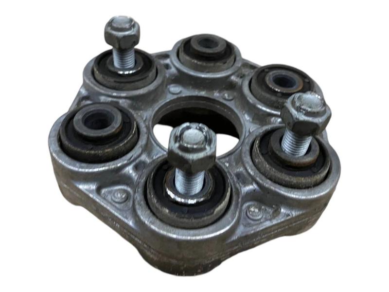 26117605629 Acoplamiento árbol transmisión trasero BMW 1 Series E81, 1 Series E82, 1 Series E87, 1 Series E87 LCI, 1 Series E88, 1 Series F20, 1 Series F20 LCI, 1 Series F21, 1 Series F21 LCI, 2 Series F22, 2 Series F22 LCI, 2 Series F23, 2 Series F23 LCI, 3 Series E90, 3 Series E90 LCI, 3 Series E91, 3 Series E91 LCI, 3 Series E92, 3 Series E92 LCI, 3 Series E93, 3 Series E93 LCI, 3 Series F30, 3 Series F30 LCI, 3 Series F31, 3 Series F31 LCI, 3 Series F34 GT LCI, 3 Series F35, 3 Series F35 LCI, 4 Series F32, 4 Series F32 LCI, 4 Series F33, 4 Series F33 LCI, 4 Series F36 Gran Coupé, 4 Series F36 Gran Coupé LCI, 5 Series F07 GT LCI, 5 Series F10, 5 Series F10 LCI, 5 Series F11, 5 Series F11 LCI, 5 Series F18, 5 Series F18 LCI, 6 Series F06 Gran Coupé LCI, 6 Series F12, 6 Series F12 LCI, 6 Series F13, 6 Series F13 LCI, 7 Series F01, 7 Series F01 LCI, 7 Series F02, 7 Series F02 LCI, X1 E84, X3 F25, X5 F15, X6 F16, Z4 E89