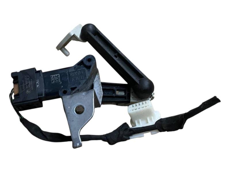 37146895466 Sensor corrector óptico faro BMW 1 Series F20, 1 Series F20 LCI, 1 Series F21, 1 Series F21 LCI, 1 Series F40, 1 Series F70, 2 Series F22, 2 Series F22 LCI, 2 Series F23, 2 Series F23 LCI, 2 Series F44 Gran Coupé, 2 Series F46 Gran Tourer LCI, 2 Series F74 Gran Coupé, 2 Series F87 M2 LCI, 2 Series G42, 2 Series G87 M2, 2 Series U06 Active Tourer, 3 Series F30, 3 Series F30 LCI, 3 Series F31, 3 Series F31 LCI, 3 Series F34 GT LCI, 3 Series F80 M3 LCI, 3 Series G20 Saloon, 3 Series G20 Saloon LCI, 3 Series G21 Touring LCI, 3 Series G28 Saloon, 3 Series G28 Saloon LCI, 3 Series G80 M3 LCI, 3 Series G81 M3 Touring LCI, 4 Series F32, 4 Series F32 LCI, 4 Series F33, 4 Series F33 LCI, 4 Series F36 Gran Coupé LCI, 4 Series F82 M4 LCI, 4 Series F83 M4 LCI, 4 Series G22 Coupé LCI, 4 Series G23 Convertible LCI, 4 Series G26 Gran Coupé LCI, 4 Series G82 M4 Coupé LCI, 4 Series G83 M4 Convertible LCI, 5 Series F07 GT LCI, 5 Series F10, 5 Series F10 LCI, 5 Series F11, 5 Series F11 LCI, 5 Series F90 M5 LCI, 5 Series G30, 5 Series G30 LCI, 5 Series G31 Touring LCI, 5 Series G60 Saloon, 5 Series G61 Touring, 5 Series G68 Saloon, 5 Series G90 M5, 5 Series G99 M5 Touring, 6 Series F06 Gran Coupé LCI, 6 Series F12, 6 Series F12 LCI, 6 Series F13, 6 Series F13 LCI, 6 Series G32 GT LCI, 7 Series F01, 7 Series F01 LCI, 7 Series F02, 7 Series F02 LCI, 7 Series F04 Hybrid, 7 Series G11, 7 Series G11 LCI, 7 Series G12, 7 Series G12 LCI, 7 Series G70, 8 Series F91 M8 Convertible, 8 Series F92 M8 Coupé, 8 Series F93 M8 Gran Coupé, 8 Series G14 Convertible, 8 Series G15 Coupé, 8 Series G16 Gran Coupé, i3 I01 LCI, i4 G26 Gran Coupé LCI, iX I20, MINI Cabrio F57 BEV, MINI Cabrio F57 LCI, MINI Cabrio F67, MINI Clubman F54 LCI, MINI Countryman F60 LCI, MINI Countryman U25, MINI F55 LCI, MINI F56 BEV LCI, MINI F56 LCI, MINI F65, MINI F66, X1 F48 LCI, X1 U11, X1L U12, X2 F39, X2 U10, X3 F25, X3 G01 LCI, X3 G45, X4 F26, X4 G02, X5 G05 LCI, X6 G06 LCI, X7 G07 LCI, XM G09, Z4 G29