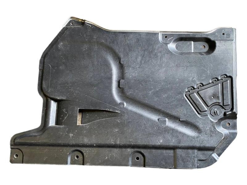 51757164155 Protector central inferior BMW 3 Series E90, 3 Series E90 LCI, 3 Series E91, 3 Series E91 LCI, 3 Series E92, 3 Series E92 LCI, X1 E84