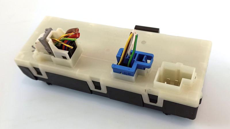 61355A19DB2 Módulo maletero BMW 1 Series F40, 3 Series G20 Saloon, 3 Series G20 Saloon LCI, 3 Series G21 Touring, 3 Series G21 Touring LCI, 3 Series G28 Saloon, 3 Series G28 Saloon LCI, 3 Series G81 M3 Touring, 3 Series G81 M3 Touring LCI, 4 Series G22 Coupé, 4 Series G22 Coupé LCI, 4 Series G26 Gran Coupé, 4 Series G26 Gran Coupé LCI, 4 Series G82 M4 Coupé, 4 Series G82 M4 Coupé LCI, 5 Series F90 M5 LCI, 5 Series G30, 5 Series G30 LCI, 5 Series G31 Touring, 5 Series G31 Touring LCI, 5 Series G38, 5 Series G38 LCI, 7 Series G11, 7 Series G11 LCI, 7 Series G12, 7 Series G12 LCI, 8 Series F92 M8 Coupé, 8 Series F93 M8 Gran Coupé, 8 Series G15 Coupé, 8 Series G16 Gran Coupé, i4 G26 Gran Coupé, iX3 G08 BEV LCI, X3 G01 LCI, X3 G08 LCI, X3 M F97 LCI, X4 G02 LCI, X4 M F98 LCI, X5 M F95, X6 G06, X6 M F96