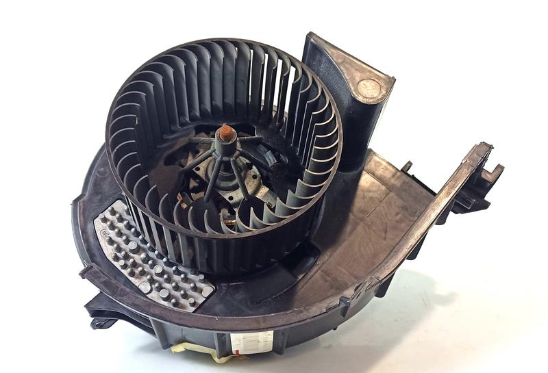 64119276112 Ventilador calefacción BMW 1 Series F20, 1 Series F20 LCI, 1 Series F21, 1 Series F21 LCI, 2 Series F22, 2 Series F22 LCI, 2 Series F23, 2 Series F23 LCI, 2 Series F87 M2 LCI, 3 Series F30, 3 Series F30 LCI, 3 Series F31, 3 Series F31 LCI, 3 Series F34 GT LCI, 3 Series F35, 3 Series F35 LCI, 3 Series F80 M3 LCI, 4 Series F32, 4 Series F32 LCI, 4 Series F33, 4 Series F33 LCI, 4 Series F36 Gran Coupé LCI, 4 Series F82 M4 LCI, 4 Series F83 M4 LCI, i8 I12 LCI, i8 I15, X5 F15, X5 M F85, X6 F16, X6 M F86
