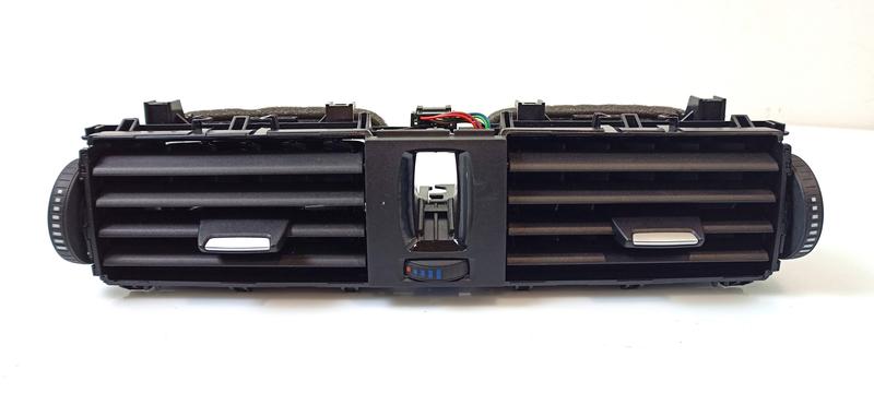 64229218552 Rejilla ventilación salpicadero BMW 3 Series F30, 3 Series F30 LCI, 3 Series F31, 3 Series F31 LCI, 3 Series F34 GT, 3 Series F34 GT LCI, 3 Series F35, 3 Series F35 LCI, 3 Series F80 M3, 3 Series F80 M3 LCI, 4 Series F32, 4 Series F32 LCI, 4 Series F33, 4 Series F33 LCI, 4 Series F36 Gran Coupé, 4 Series F36 Gran Coupé LCI, 4 Series F82 M4 LCI, 4 Series F83 M4 LCI