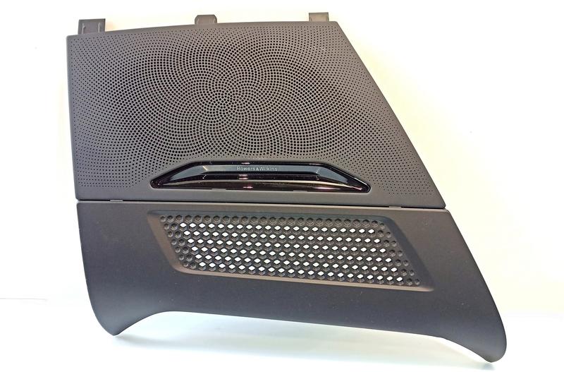 65139391827 Embellecedor altavoz central BMW 8 Series F91 M8 Convertible, 8 Series F92 M8 Coupé, 8 Series G14 Convertible, 8 Series G15 Coupé, 8 Series G16 Gran Coupé