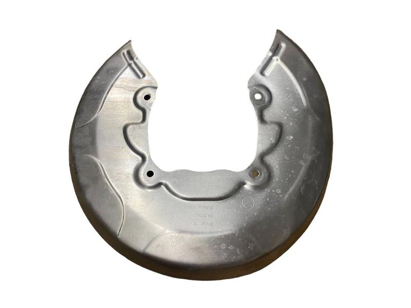 6799739 Placa protección disco trasero 1 Series F40, 1 Series F52 Saloon, 2 Series F45 Active Tourer LCI, 2 Series F46 Gran Tourer LCI, MINI Cabrio F57, MINI Clubman F54 LCI, MINI Countryman F60, MINI F55, MINI F56, X1 F48 LCI, X2 F39