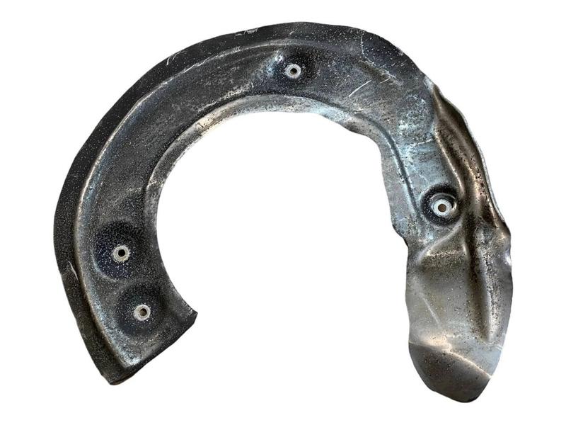 6861800 Placa protección disco delantero BMW 5 Series G30, 5 Series G30 LCI, 5 Series G31 Touring, 5 Series G31 Touring LCI, 6 Series G32 GT, 6 Series G32 GT LCI, 7 Series G11, 7 Series G11 LCI, 7 Series G12, 7 Series G12 LCI, 8 Series G14 Convertible, 8 Series G15 Coupé, 8 Series G16 Gran Coupé