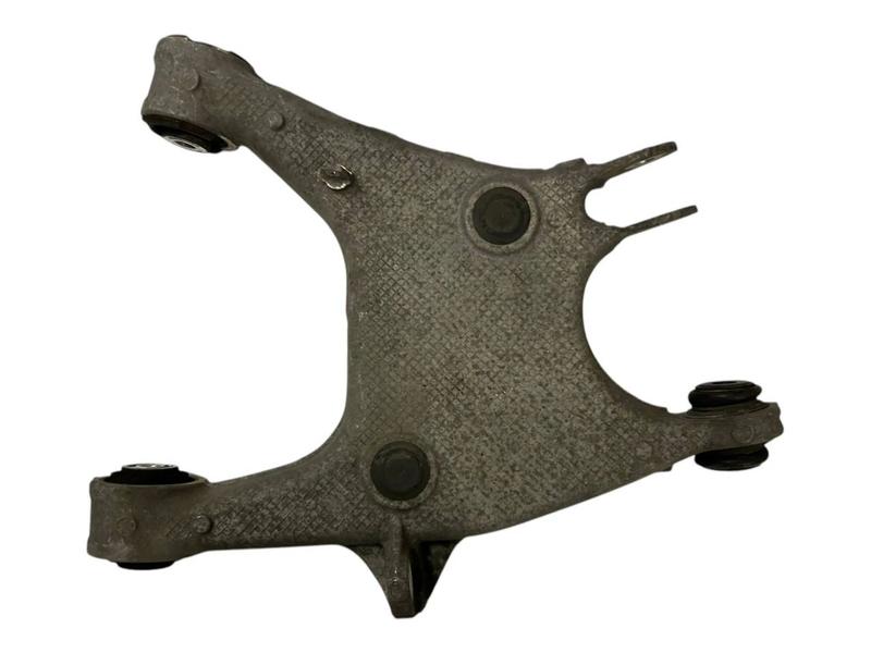 6865898 Brazo superior suspensión trasera BMW 5 Series F10, 5 Series F10 LCI, 5 Series F18, 5 Series F18 LCI, 6 Series F06 Gran Coupé LCI, 6 Series F12, 6 Series F12 LCI, 6 Series F13, 6 Series F13 LCI, 7 Series F01, 7 Series F01 LCI, 7 Series F02, 7 Series F02 LCI, 7 Series F04 Hybrid