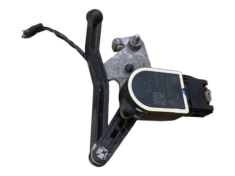 6870000 Sensor corrector óptico faro 1 Series F20, 1 Series F20 LCI, 1 Series F21, 1 Series F21 LCI, 1 Series F40, 2 Series F22, 2 Series F22 LCI, 2 Series F23, 2 Series F23 LCI, 2 Series F87 M2 LCI, 3 Series F30, 3 Series F30 LCI, 3 Series F31, 3 Series F31 LCI, 3 Series F34 GT LCI, 3 Series F35, 3 Series F35 LCI, 3 Series F80 M3 LCI, 3 Series G20 Saloon, 3 Series G20 Saloon LCI, 3 Series G21 Touring, 3 Series G21 Touring LCI, 3 Series G28 Saloon, 3 Series G28 Saloon LCI, 4 Series F32, 4 Series F32 LCI, 4 Series F33, 4 Series F33 LCI, 4 Series F36 Gran Coupé LCI, 4 Series F82 M4 LCI, 4 Series F83 M4 LCI, 5 Series F07 GT LCI, 5 Series F10, 5 Series F10 LCI, 5 Series F11, 5 Series F11 LCI, 5 Series F18, 5 Series F18 LCI, 5 Series F90 M5, 5 Series F90 M5 LCI, 5 Series G30, 5 Series G30 LCI, 5 Series G31 Touring, 5 Series G31 Touring LCI, 5 Series G38, 5 Series G38 LCI, 6 Series F06 Gran Coupé LCI, 6 Series F12, 6 Series F12 LCI, 6 Series F13, 6 Series F13 LCI, 6 Series G32 GT, 6 Series G32 GT LCI, 7 Series F01, 7 Series F01 LCI, 7 Series F02, 7 Series F02 LCI, 7 Series F04 Hybrid, 7 Series G11, 7 Series G11 LCI, 7 Series G12, 7 Series G12 LCI, 8 Series F91 M8 Convertible, 8 Series F92 M8 Coupé, 8 Series G14 Convertible, 8 Series G15 Coupé, 8 Series G16 Gran Coupé, i3 I01 LCI, i8 I12 LCI, i8 I15, MINI F55, MINI F56, X2 F39, X3 F25, X4 F26, Z4 G29