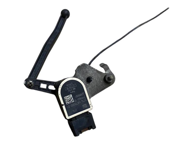 6870000 Sensor corrector óptico faro BMW 1 Series F20, 1 Series F20 LCI, 1 Series F21, 1 Series F21 LCI, 1 Series F40, 2 Series F22, 2 Series F22 LCI, 2 Series F23, 2 Series F23 LCI, 2 Series F87 M2 LCI, 3 Series F30, 3 Series F30 LCI, 3 Series F31, 3 Series F31 LCI, 3 Series F34 GT LCI, 3 Series F35, 3 Series F35 LCI, 3 Series F80 M3 LCI, 3 Series G20 Saloon, 3 Series G20 Saloon LCI, 3 Series G21 Touring, 3 Series G21 Touring LCI, 3 Series G28 Saloon, 3 Series G28 Saloon LCI, 4 Series F32, 4 Series F32 LCI, 4 Series F33, 4 Series F33 LCI, 4 Series F36 Gran Coupé LCI, 4 Series F82 M4 LCI, 4 Series F83 M4 LCI, 5 Series F07 GT LCI, 5 Series F10, 5 Series F10 LCI, 5 Series F11, 5 Series F11 LCI, 5 Series F18, 5 Series F18 LCI, 5 Series F90 M5, 5 Series F90 M5 LCI, 5 Series G30, 5 Series G30 LCI, 5 Series G31 Touring, 5 Series G31 Touring LCI, 5 Series G38, 5 Series G38 LCI, 6 Series F06 Gran Coupé LCI, 6 Series F12, 6 Series F12 LCI, 6 Series F13, 6 Series F13 LCI, 6 Series G32 GT, 6 Series G32 GT LCI, 7 Series F01, 7 Series F01 LCI, 7 Series F02, 7 Series F02 LCI, 7 Series F04 Hybrid, 7 Series G11, 7 Series G11 LCI, 7 Series G12, 7 Series G12 LCI, 8 Series F91 M8 Convertible, 8 Series F92 M8 Coupé, 8 Series G14 Convertible, 8 Series G15 Coupé, 8 Series G16 Gran Coupé, i3 I01 LCI, i8 I12 LCI, i8 I15, MINI F55, MINI F56, X2 F39, X3 F25, X4 F26, Z4 G29