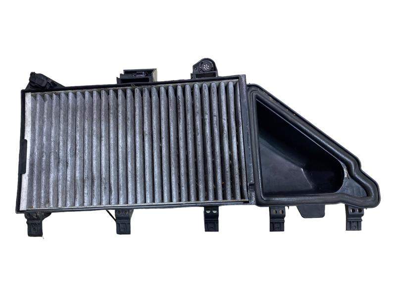 6950936 Tapa caja filtro de aire 5 Series E60, 5 Series E60 LCI, 5 Series E61, 5 Series E61 LCI, 6 Series E63, 6 Series E63 LCI, 6 Series E64, 6 Series E64 LCI