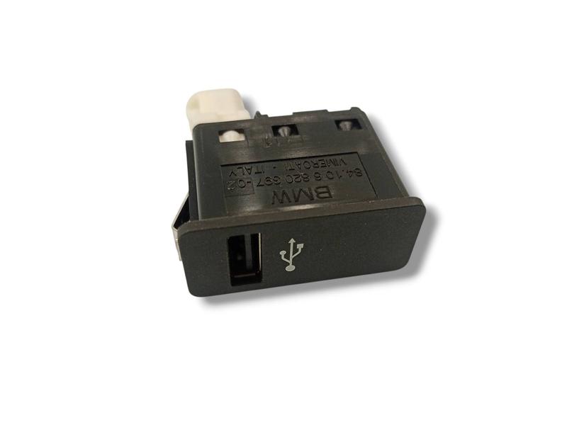84106820397 Conector USB BMW 1 Series F52 Saloon, 2 Series F45 Active Tourer LCI, 2 Series F46 Gran Tourer LCI, i3 I01 LCI, i8 I12 LCI, i8 I15, MINI Cabrio F57, MINI Clubman F54 LCI, MINI Countryman F60, MINI F55, MINI F56, X1 F48 LCI, X2 F39