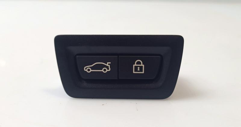 9162645 Botón apertura portón BMW 1 Series F40, 2 Series F45 Active Tourer LCI, 2 Series F46 Gran Tourer LCI, 3 Series F31, 3 Series F31 LCI, 3 Series F34 GT LCI, 3 Series G20 Saloon, 3 Series G20 Saloon LCI, 3 Series G21 Touring, 3 Series G21 Touring LCI, 3 Series G28 Saloon, 3 Series G28 Saloon LCI, 4 Series F36 Gran Coupé LCI, 5 Series F07 GT LCI, 5 Series F10, 5 Series F10 LCI, 5 Series F11, 5 Series F11 LCI, 5 Series F18, 5 Series F18 LCI, 5 Series F90 M5, 5 Series F90 M5 LCI, 5 Series G30, 5 Series G30 LCI, 5 Series G31 Touring, 5 Series G31 Touring LCI, 5 Series G38, 5 Series G38 LCI, 6 Series F06 Gran Coupé LCI, 6 Series G32 GT, 6 Series G32 GT LCI, 7 Series F01, 7 Series F01 LCI, 7 Series F02, 7 Series F02 LCI, 7 Series F04 Hybrid, 7 Series G11, 7 Series G11 LCI, 7 Series G12, 7 Series G12 LCI, 8 Series F91 M8 Convertible, 8 Series F92 M8 Coupé, 8 Series G14 Convertible, 8 Series G15 Coupé, 8 Series G16 Gran Coupé, MINI Countryman F60, X1 F48 LCI, X2 F39, X3 F25, X3 G01, X3 G08, X3 M F97, X4 F26, X4 G02, X4 M F98, X5 F15, X5 G05, X5 M F85, X6 F16, X6 G06, X6 M F86, X7 G07