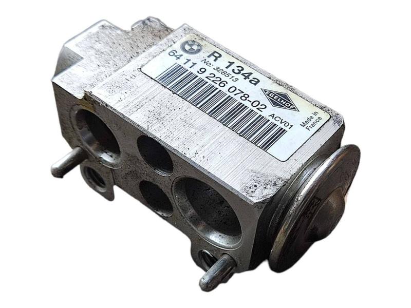 9226078 Válvula expansión A/C 1 Series E81, 1 Series E82, 1 Series E87, 1 Series E87 LCI, 1 Series E88, 3 Series E90, 3 Series E90 LCI, 3 Series E91, 3 Series E91 LCI, 3 Series E92, 3 Series E92 LCI, 3 Series E93, 3 Series E93 LCI, X1 E84, X3 F25, X4 F26