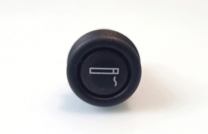 9308246 Encendedor delantero BMW 1 Series E81, 1 Series E82, 1 Series E87, 1 Series E87 LCI, 1 Series E88, 1 Series F20, 1 Series F20 LCI, 1 Series F21, 1 Series F21 LCI, 1 Series F52 Saloon, 2 Series F22, 2 Series F22 LCI, 2 Series F23, 2 Series F23 LCI, 2 Series F45 Active Tourer LCI, 2 Series F46 Gran Tourer LCI, 2 Series F87 M2 LCI, 3 Series E46, 3 Series E90, 3 Series E90 LCI, 3 Series E91, 3 Series E91 LCI, 3 Series E92, 3 Series E92 LCI, 3 Series E93, 3 Series E93 LCI, 3 Series F30, 3 Series F30 LCI, 3 Series F31, 3 Series F31 LCI, 3 Series F34 GT LCI, 3 Series F35, 3 Series F35 LCI, 3 Series F80 M3 LCI, 3 Series G20 Saloon, 3 Series G20 Saloon LCI, 3 Series G21 Touring, 3 Series G21 Touring LCI, 4 Series F32, 4 Series F32 LCI, 4 Series F33, 4 Series F33 LCI, 4 Series F36 Gran Coupé LCI, 4 Series F82 M4 LCI, 4 Series F83 M4 LCI, 5 Series E39, 5 Series E60, 5 Series E60 LCI, 5 Series E61, 5 Series E61 LCI, 5 Series F07 GT LCI, 5 Series F10, 5 Series F10 LCI, 5 Series F11, 5 Series F11 LCI, 5 Series F18, 5 Series F18 LCI, 5 Series F90 M5, 5 Series F90 M5 LCI, 5 Series G30, 5 Series G30 LCI, 5 Series G31 Touring, 5 Series G31 Touring LCI, 5 Series G38, 5 Series G38 LCI, 6 Series E63, 6 Series E63 LCI, 6 Series E64, 6 Series E64 LCI, 6 Series F06 Gran Coupé LCI, 6 Series F12, 6 Series F12 LCI, 6 Series F13, 6 Series F13 LCI, 6 Series G32 GT, 6 Series G32 GT LCI, 7 Series E38, 7 Series E65, 7 Series E66, 7 Series F01, 7 Series F01 LCI, 7 Series F02, 7 Series F02 LCI, 7 Series F04 Hybrid, 7 Series G11, 7 Series G11 LCI, 7 Series G12, 7 Series G12 LCI, 8 Series F91 M8 Convertible, 8 Series F92 M8 Coupé, 8 Series G14 Convertible, 8 Series G15 Coupé, 8 Series G16 Gran Coupé, i3 I01 LCI, i8 I12, MINI Cabrio F57, MINI Cabrio R52, MINI Cabrio R57 LCI, MINI Clubman F54 LCI, MINI Clubman R55 LCI, MINI Countryman F60, MINI Countryman R60, MINI Coupé R58, MINI F55, MINI F56, MINI Paceman R61, MINI R50, MINI R53, MINI R56 LCI, MINI Roadster R59, X1 E84, X1 F48 LCI, X2 F39, X3 E83 LCI, X3 F25, X3 G01, X3 G08, X3 M F97, X4 F26, X4 G02, X4 M F98, X5 E53, X5 E70 LCI, X5 F15, X5 G05, X5 M F85, X6 E71, X6 E72 Hybrid, X6 F16, X6 G06, X6 M F86, X7 G07, Z3 E36, Z4 E85, Z4 E86, Z4 E89, Z4 G29, Z8 E52