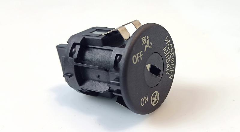 9326501 Interruptor airbag copiloto BMW 1 Series E81, 1 Series E82, 1 Series E87, 1 Series E87 LCI, 1 Series E88, 1 Series F20, 1 Series F20 LCI, 1 Series F21, 1 Series F21 LCI, 2 Series F22, 2 Series F22 LCI, 2 Series F23, 2 Series F23 LCI, 2 Series F45 Active Tourer LCI, 2 Series F46 Gran Tourer LCI, 2 Series F87 M2 LCI, 3 Series E90, 3 Series E90 LCI, 3 Series E91, 3 Series E91 LCI, 3 Series E92, 3 Series E92 LCI, 3 Series E93, 3 Series E93 LCI, 3 Series F30, 3 Series F30 LCI, 3 Series F31, 3 Series F31 LCI, 3 Series F34 GT LCI, 3 Series F35, 3 Series F35 LCI, 3 Series F80 M3 LCI, 3 Series G20 Saloon, 3 Series G20 Saloon LCI, 4 Series F32, 4 Series F32 LCI, 4 Series F33, 4 Series F33 LCI, 4 Series F36 Gran Coupé LCI, 4 Series F82 M4 LCI, 4 Series F83 M4 LCI, 5 Series E60, 5 Series E60 LCI, 5 Series E61, 5 Series E61 LCI, 5 Series F07 GT LCI, 5 Series F10, 5 Series F10 LCI, 5 Series F11, 5 Series F11 LCI, 5 Series F18, 5 Series F18 LCI, 5 Series F90 M5, 5 Series F90 M5 LCI, 5 Series G30, 5 Series G30 LCI, 5 Series G31 Touring, 5 Series G31 Touring LCI, 5 Series G38, 5 Series G38 LCI, 6 Series E63, 6 Series E63 LCI, 6 Series E64, 6 Series E64 LCI, 6 Series F06 Gran Coupé LCI, 6 Series F12, 6 Series F12 LCI, 6 Series F13, 6 Series F13 LCI, 6 Series G32 GT, 6 Series G32 GT LCI, 7 Series F01, 7 Series F01 LCI, 7 Series F02, 7 Series F02 LCI, 7 Series F04 Hybrid, 7 Series G11, 7 Series G11 LCI, 7 Series G12, 7 Series G12 LCI, 8 Series G14 Convertible, 8 Series G15 Coupé, i3 I01 LCI, MINI Cabrio F57, MINI Cabrio R57 LCI, MINI Clubman F54, MINI Clubman R55 LCI, MINI Countryman F60, MINI Countryman R60, MINI Coupé R58, MINI F55, MINI F56, MINI Paceman R61, MINI R56 LCI, MINI Roadster R59, X1 E84, X1 F48, X2 F39, X3 E83 LCI, X3 F25, X3 G01, X3 G08, X4 F26, X4 G02, X5 E70 LCI, X5 F15, X5 G05, X5 M F85, X6 E71, X6 E72 Hybrid, X6 F16, X6 G06, X6 M F86, X7 G07, Z4 E85, Z4 E86, Z4 E89, Z4 G29