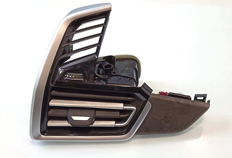 9399469 Rejilla lateral salpicadero BMW X5 G05